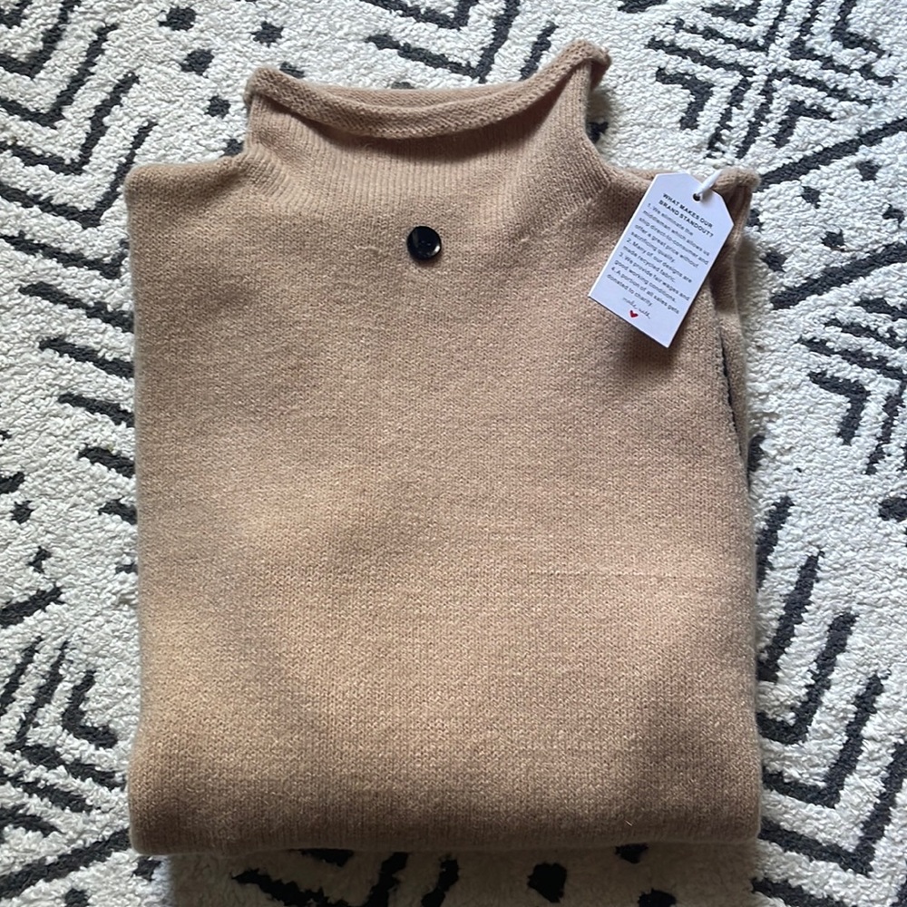 Cozy cream & black sleeved turtleneck sweater